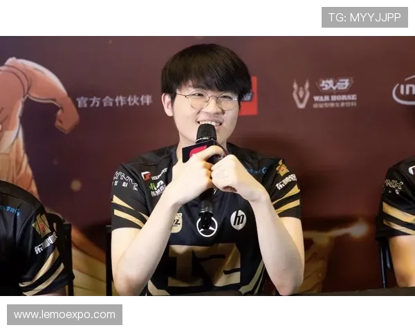 RNG在青年赛中的团队协作表现分析与点评探讨