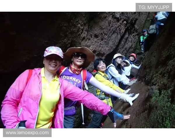 南京攀岩队在极限运动会上展现非凡实力与团队精神的精彩点评