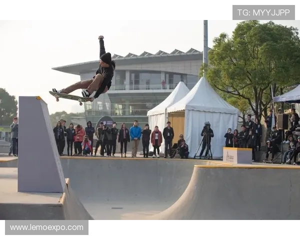 南京滑板队在极限运动会中以69分稳居积分榜首位