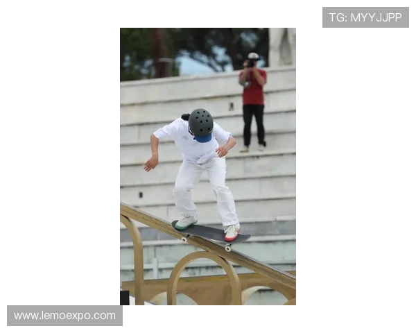 南京飞盘队在滑板精英赛中的速度表现分析与点评