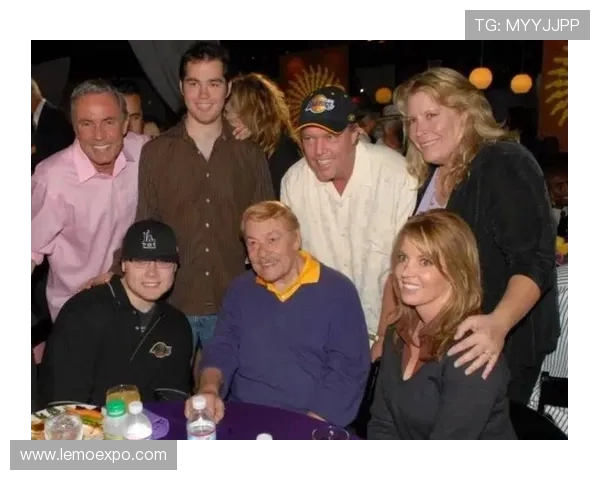 湖人女老板因家族内斗被起诉巴斯家族矛盾加剧引发关注 湖人女老板因家族内斗被起诉巴斯家族矛盾加剧引发关注