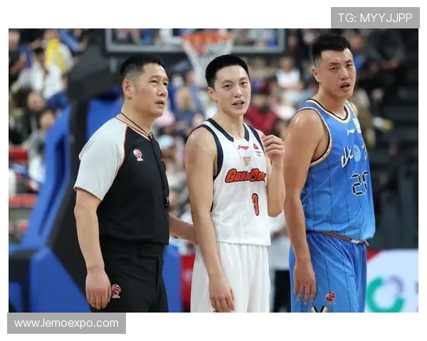 翟晓川的篮球之路：从青涩少年到CBA明星的成长故事