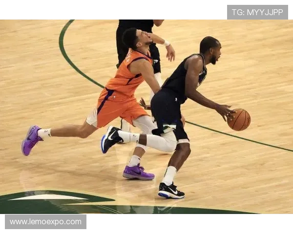 雷霆队与太阳队激战正酣球迷期待精彩对决与绝妙表现 雷霆队与太阳队激战正酣球迷期待精彩对决与绝妙表现