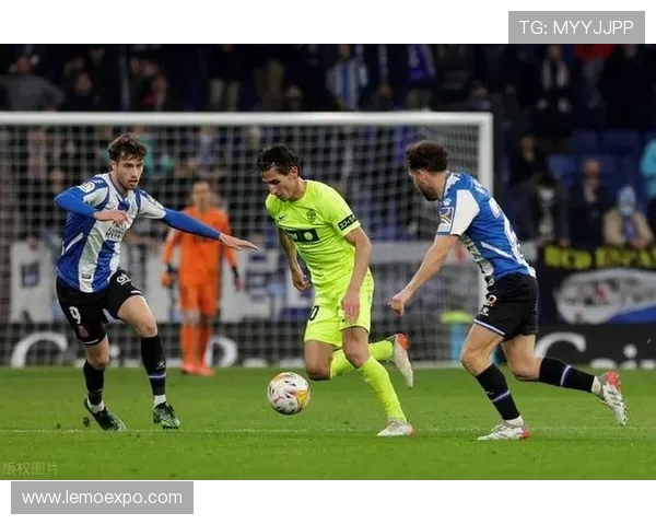 马洛卡主场迎战比利亚雷尔双方争夺关键三分激战在即 马洛卡主场迎战比利亚雷尔双方争夺关键三分激战在即