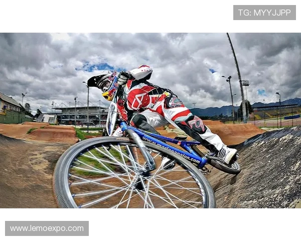 极限运动女神周静的成功秘诀与心路历程揭秘 极限运动女神周静的成功秘诀与心路历程揭秘